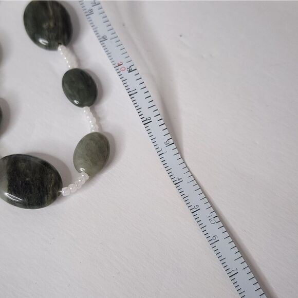 Jadeite nephrite silver necklace & bracelet set - Picture 10 of 11